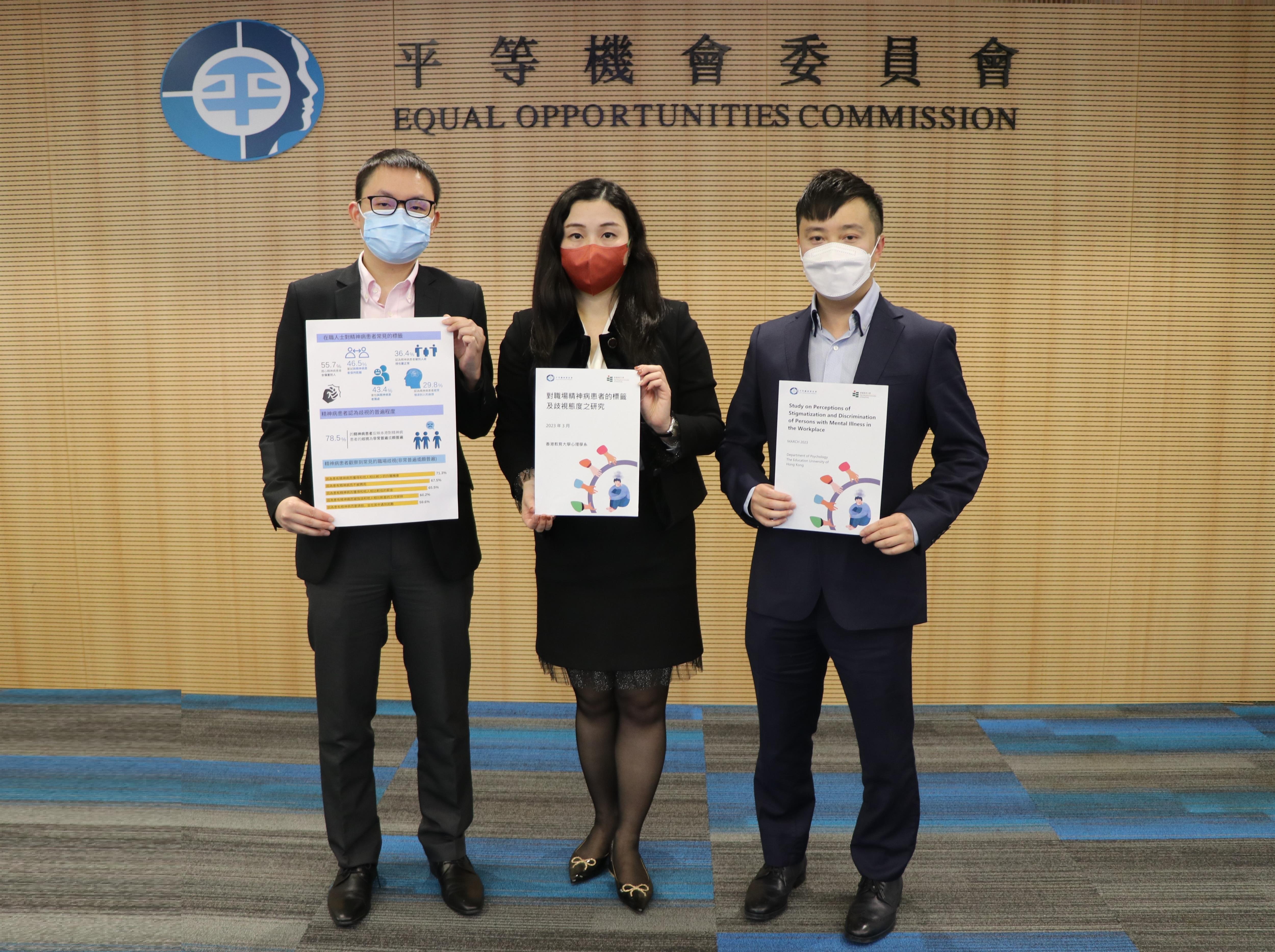 Ms Doris TSUI Ue-ting, Acting Head (Policy, Research and Training), Equal Opportunities Commission (centre); Dr Kevin K. S. CHAN, Associate Professor and Head, Department of Psychology, The Education University of Hong Kong (EdUHK) (right); and Dr Henry C. Y. HO, Assistant Professor, Department of Psychology, EdUHK (left) presented the findings of the study at the press conference.